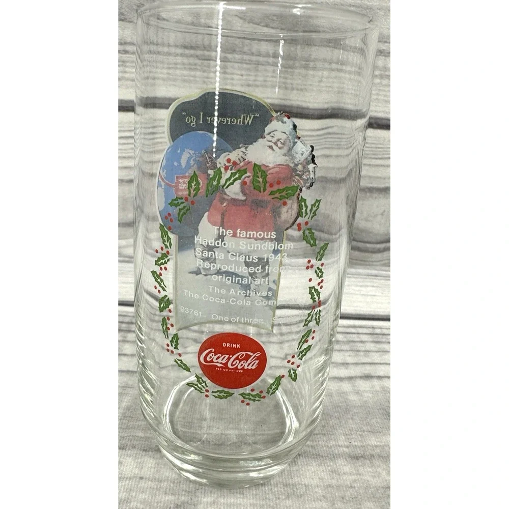 2 VINTAGE COCA COLA CHRISTMAS GLASSES - SANTA WHEREVER I GO /‎ HOLLY HOBBIE